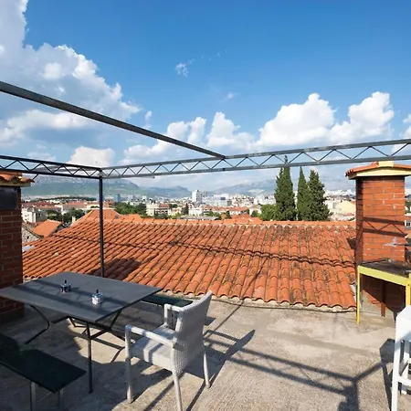Panorama 2 אכסניה *